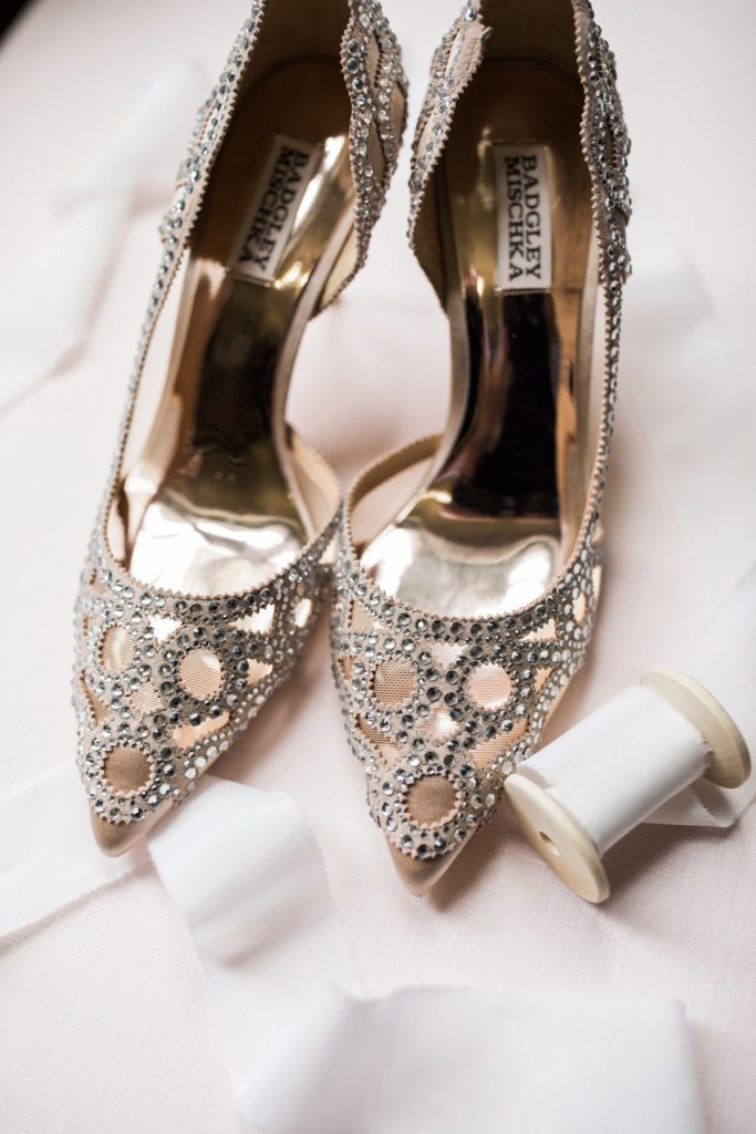8 Items to Stash in Your Purse on Your Wedding Day